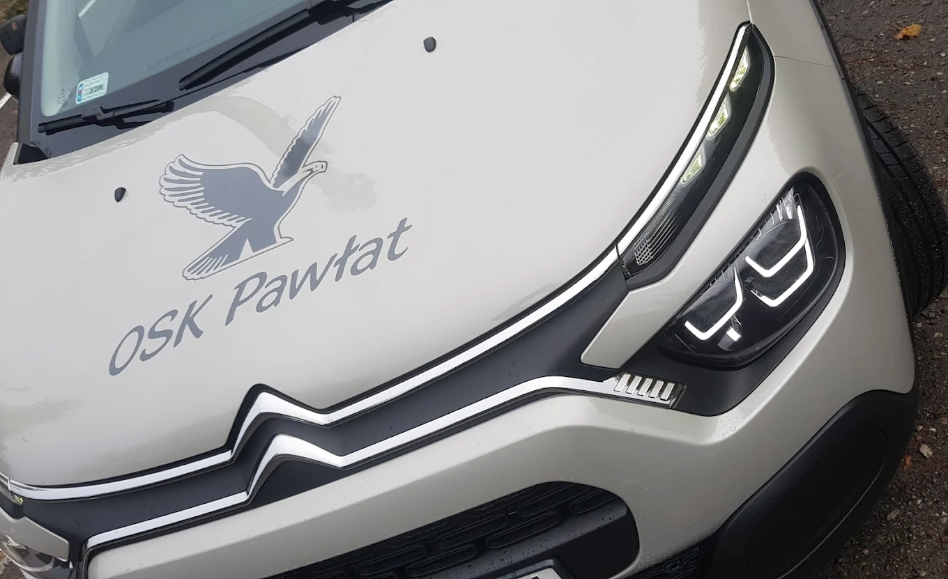 Maska auta OSK Pawłat z logo orła